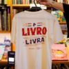 Camiseta bibla - O livro livra